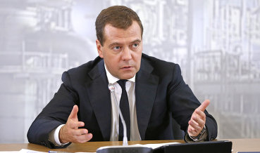 Медведев поручил МЭР ускорить поправки о саморегулируемых организациях