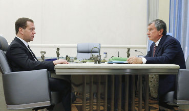 Сечин просит Медведева сохранить финансирование Мурманского транспортного узла