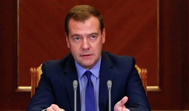 Медведев утвердил правила расчета цен на углеводородное сырье