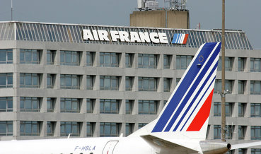 Авиакомпания Air France в субботу отменит 30% рейсов из-за забастовки сотрудников