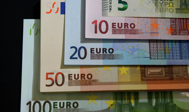 Официальный курс евро на вторник вырос до 69,54 руб