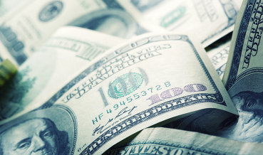 Доллар дешевеет к мировым валютам перед заседанием ФРС США
