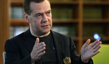 Медведев: Власти заинтересованы в предсказуемом курсе рубля