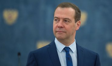 Медведев поздравил российских граждан с Днем России