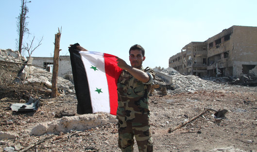 Сирийский солдат в Алеппо после освобождения военных училищ