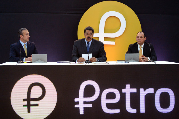 %Президент Венесуэлы Николас Мадуро во вермя церемонии запуска продаж криптовалюты "Петро"