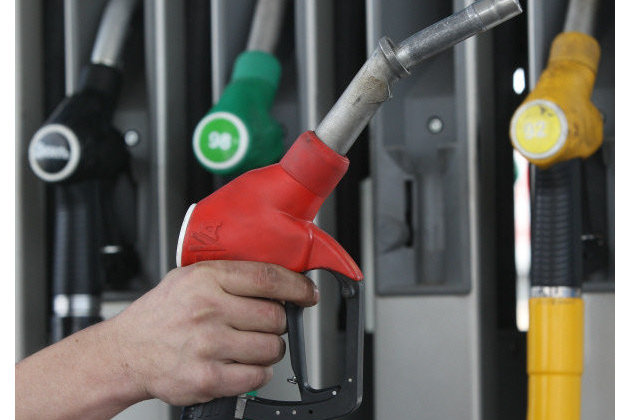 Цена бензина в РФ не меняется седьмую неделю подряд - Росстат