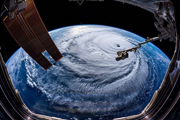 Вид на ураган "Флоренс" с МКС