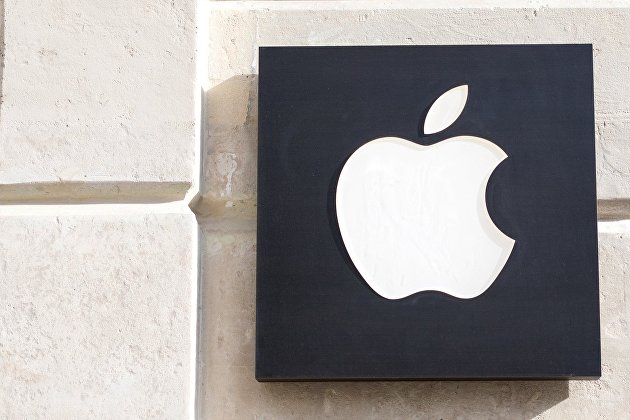 Знак Apple на фасаде дома.