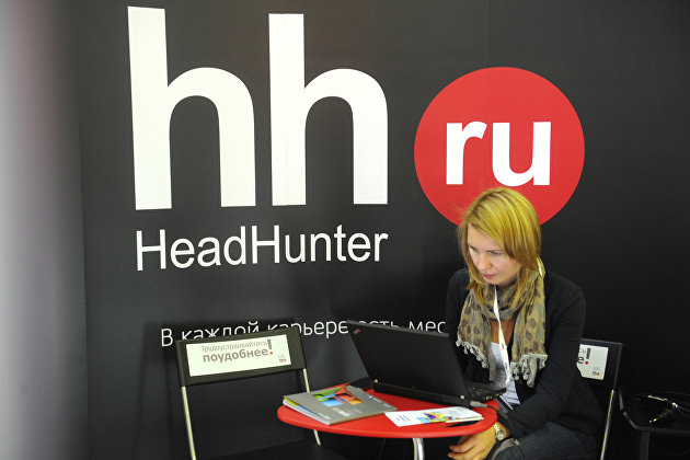 Логотип компании HeadHunter.ru на форуме Russian Internet Week.