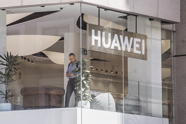 Флагманский магазин Huawei в Мадриде