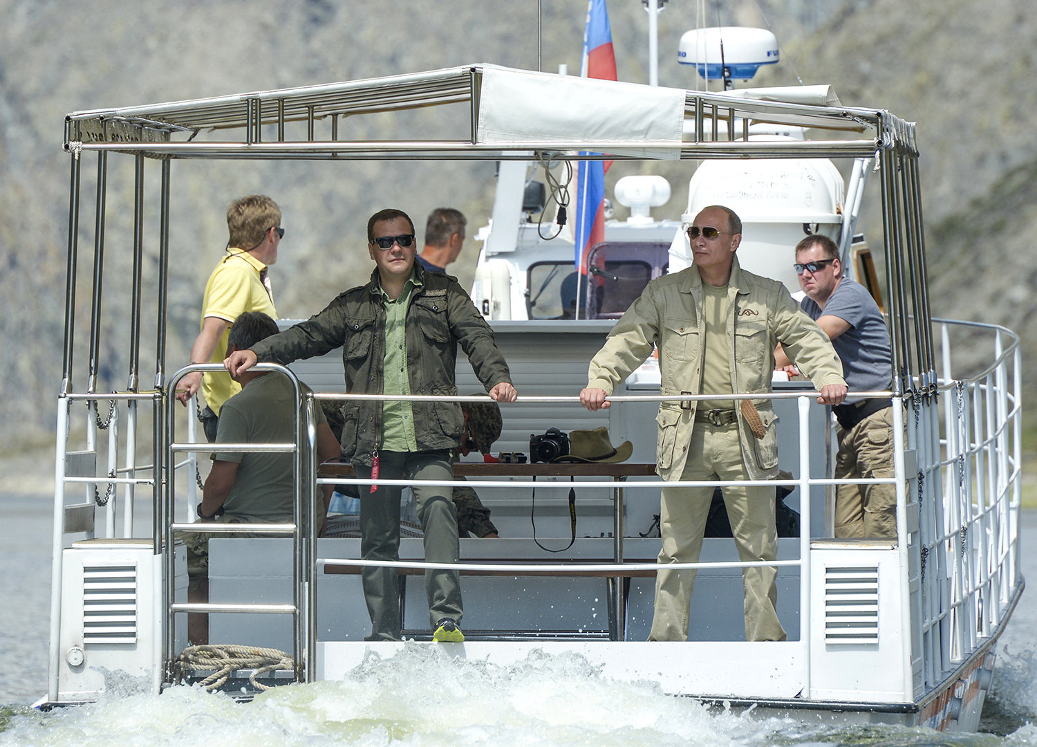 Путин Шойгу Медведев на рыбалке