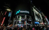 Здание американской биржи NASDAQ в Нью-Йорке