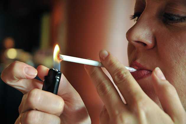 Онкологи оценили вред от электронных сигарет, кальянов и вейпов