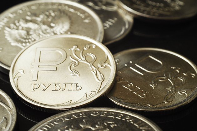 Рубль остается в минусе на сохранении неопределенности мировой экономики