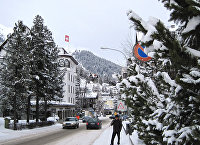 На одной из улиц швейцарского Давоса, в котором проходит Всемирный экономический форум (ВЭФ).