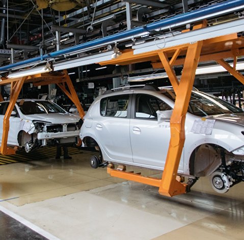 Сборка новых автомобилей на заводе "АвтоВАЗ" в Тольятти