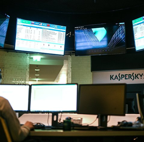 Сотрудники во время работы в компании "Лаборатория Касперского" в Москве