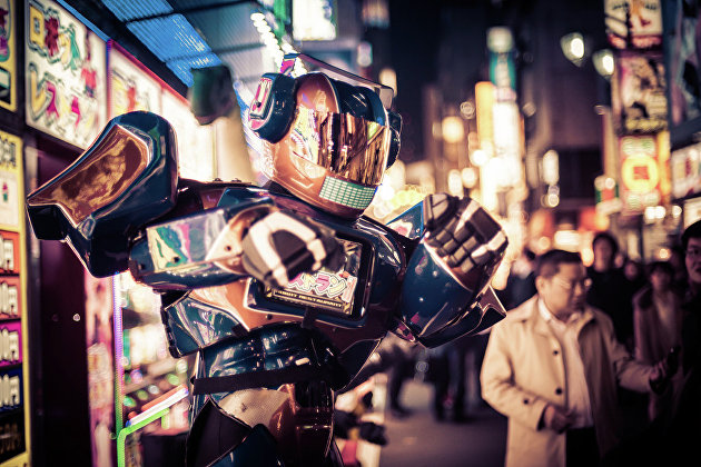 Робот на улице в Токио