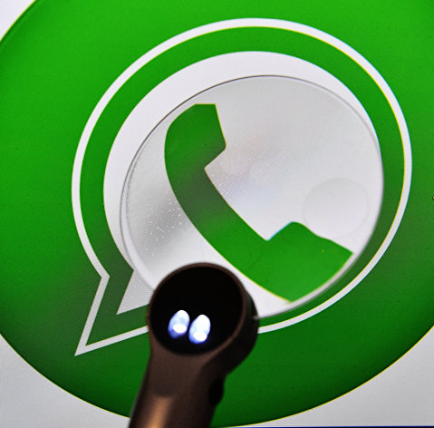 Иконка мессенджера WhatsApp на экране компьютера