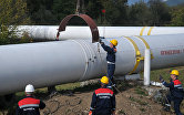 Сотрудники "Укртрансгаза" выполняют работы на трубопроводе недалеко от высокогорной газокомпрессорной станции "Воловец" в Закарпатской области