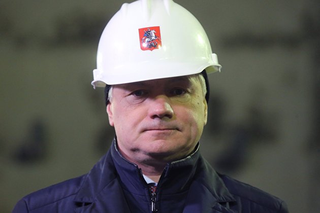 Марат Хуснуллин во время осмотра хода строительства станции метро "Раменки"