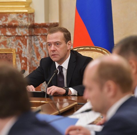 *Председатель правительства РФ Дмитрий Медведев проводит совещание с членами кабинета министров РФ в Доме правительства РФ. 12 ноября 2015