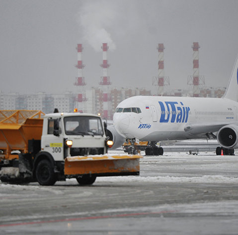 Уборка снега в аэропорту "Внуково"