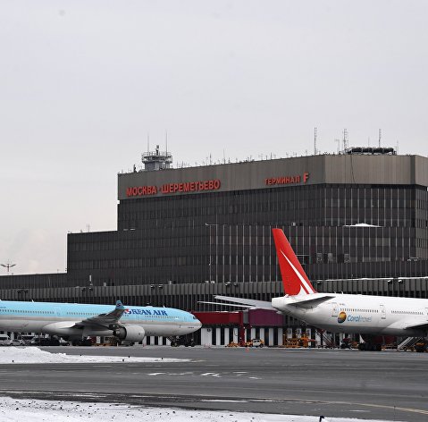 Самолеты у терминала F в аэропорту Шереметьево.