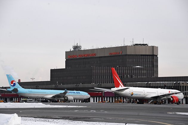 Самолеты у терминала F в аэропорту Шереметьево.