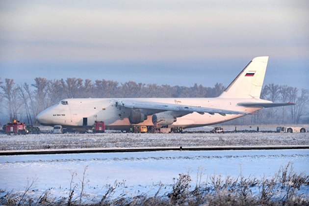 Грузовой самолет Ан-124 авиакомпании "Волга-Днепр"