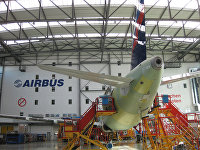 Самолет Airbus А-320 на заводе Airbus в городе Гамбурге