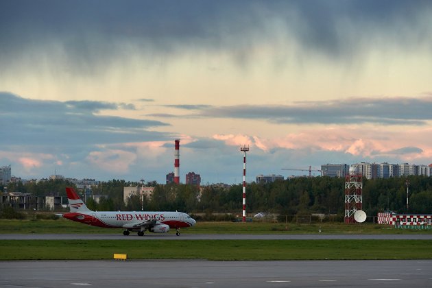 У самолета, аварийно севшего в Пулково, был неисправен двигатель