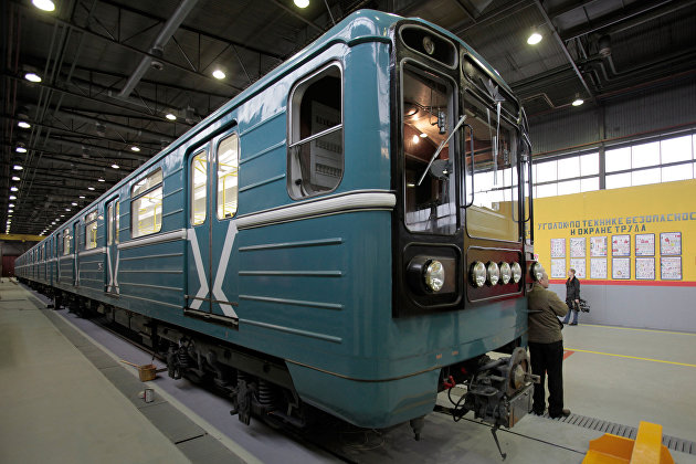 Путин поручил выделить из ФНБ деньги на новые вагоны метро для Петербурга