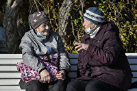 Женщины на набережной в Ялте