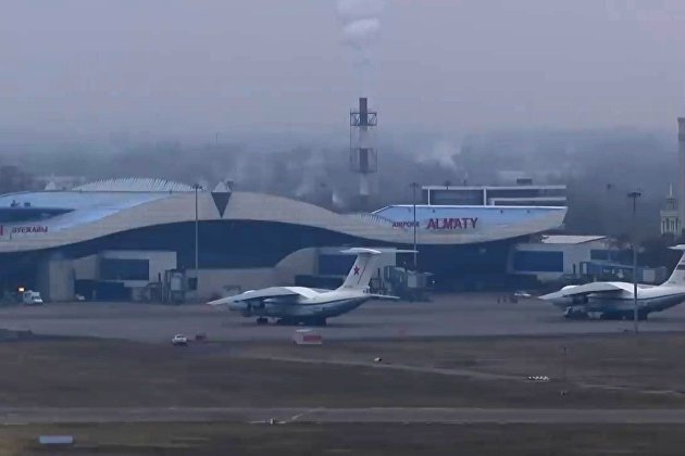 Самолеты на аэродроме в Алма-Ате