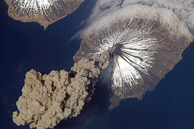 Извержение исландского вулкана пока не угрожает воздушному пространству РФ