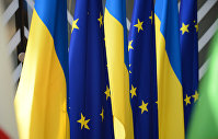Флаги Украины и Европейского Союза