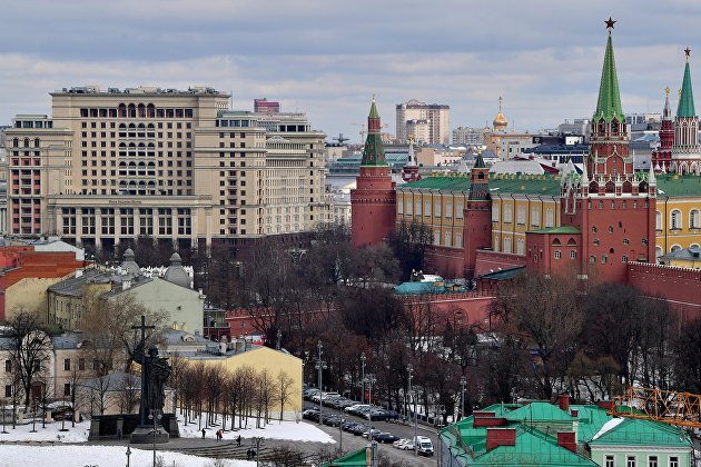 Вид на Московский Кремль и гостиницу Four Seasons Moscow