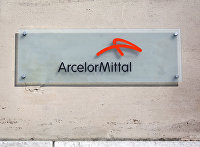 Вывеска на штаб-квартире металлургической компании Arcelor-Mittal