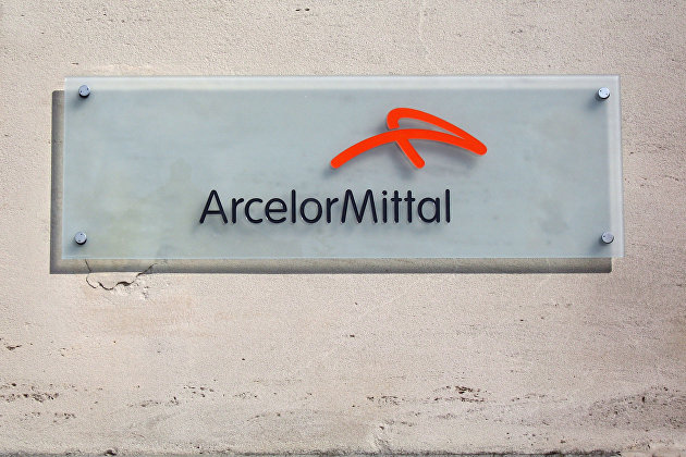 Вывеска на штаб-квартире металлургической компании Arcelor-Mittal