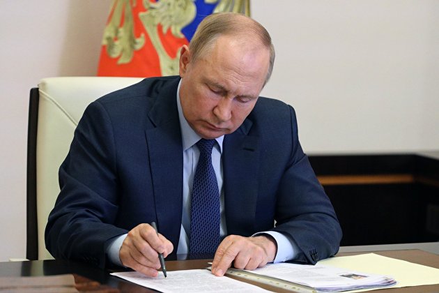 Путин подписал указ об ответе на потолок цен на нефть