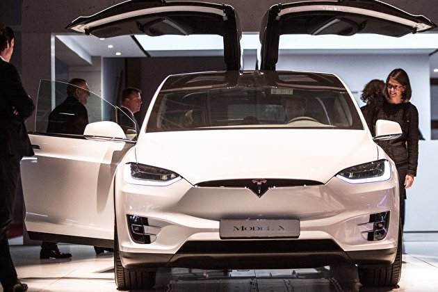 TESLA "Model X"