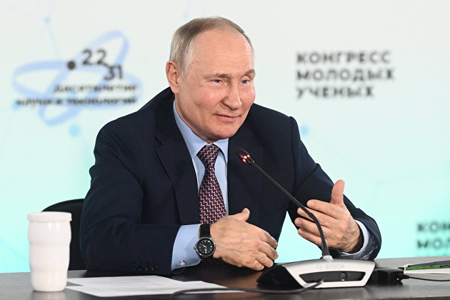 Путин призвал не полагаться на нефте- и газодоллары
