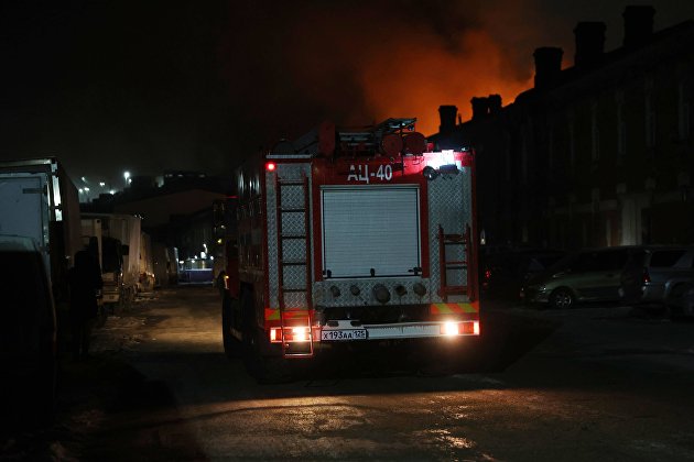 После взрыва газа в жилом доме в Новосибирске вспыхнул пожар