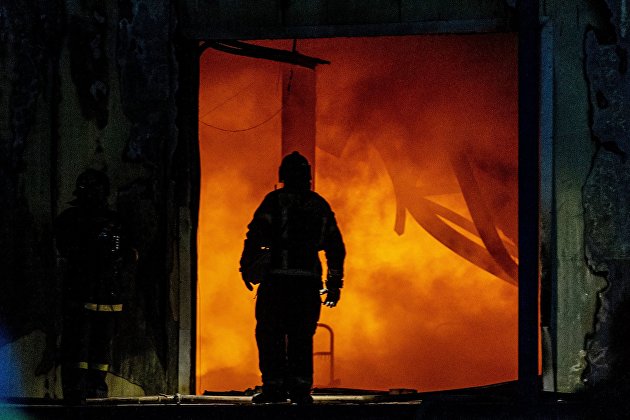 В центре Киева загорелся склад