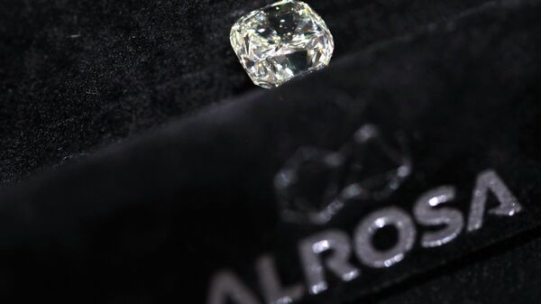 Показ бриллиантов компании Алроса